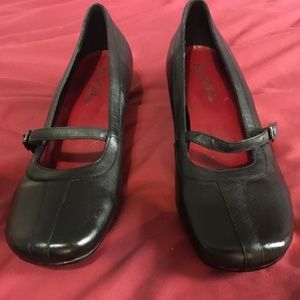 Navid O Nadia black mary-jane shoes (never worn)
